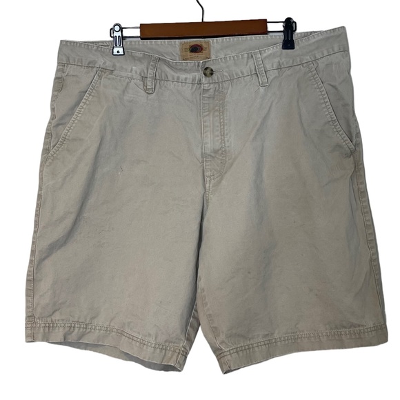 Boston Traders Mens Chino Shorts Size 42 Beige Cotton Summer Shorts - Picture 1 of 10